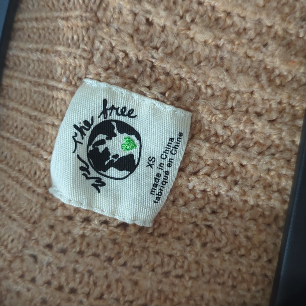 Free People Camel Pullover Sweater NWT - Picture 6 of 7